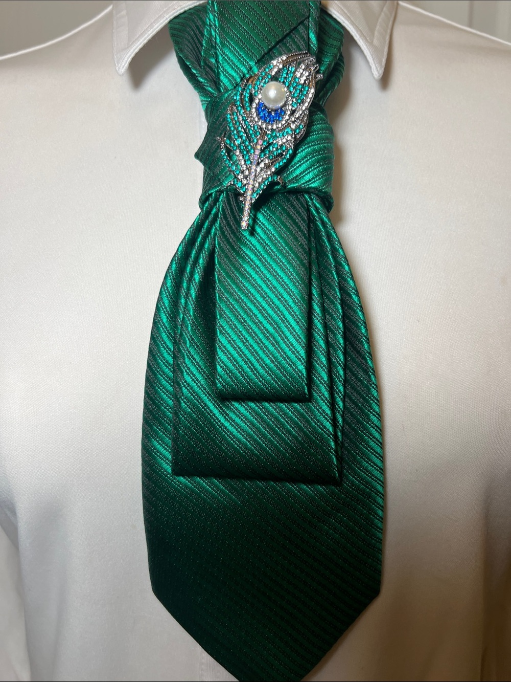Tie Necklace Elegant Green Satin Cravat with Peacock Brooch
